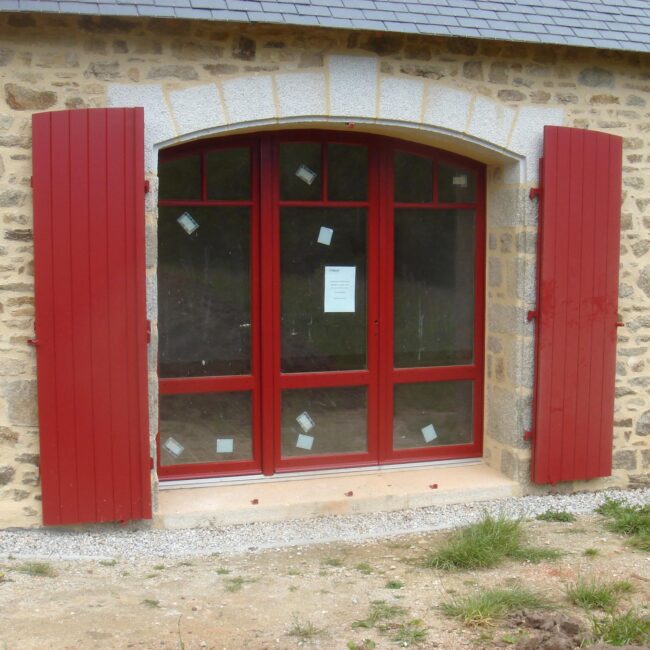 Porte cintrée - Volets battant bois - menuiserie guichard languidic - morbihan